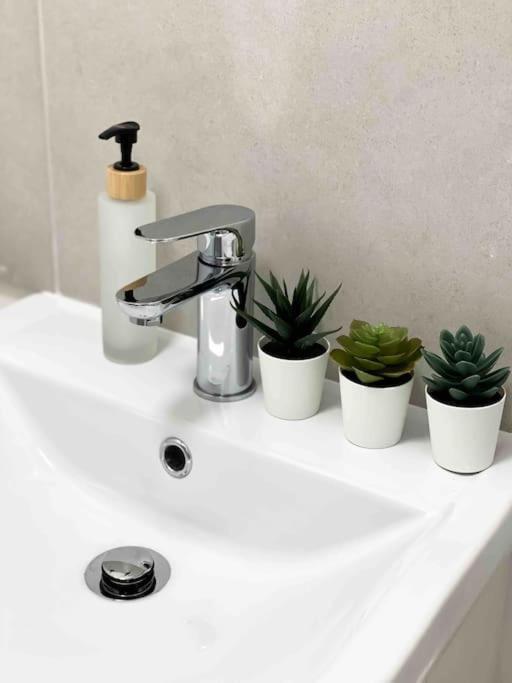 Modern Flat Near Train Station With Free Parking Apartment Cambridge  Ngoại thất bức ảnh