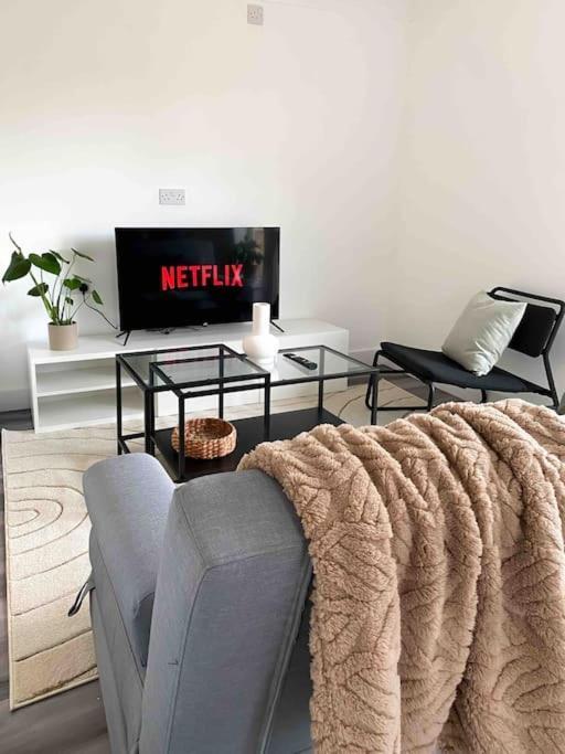 Modern Flat Near Train Station With Free Parking Apartment Cambridge  Ngoại thất bức ảnh
