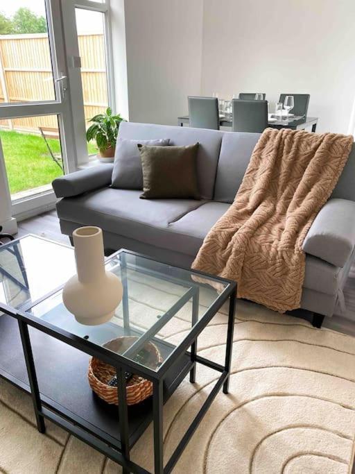 Modern Flat Near Train Station With Free Parking Apartment Cambridge  Ngoại thất bức ảnh