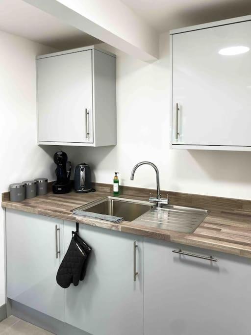 Modern Flat Near Train Station With Free Parking Apartment Cambridge  Ngoại thất bức ảnh