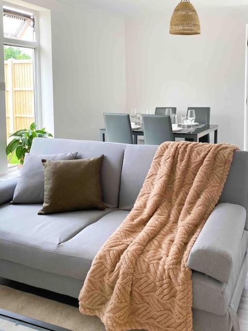 Modern Flat Near Train Station With Free Parking Apartment Cambridge  Ngoại thất bức ảnh
